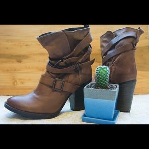 STEVE MADDEN Brown Buckle Boots